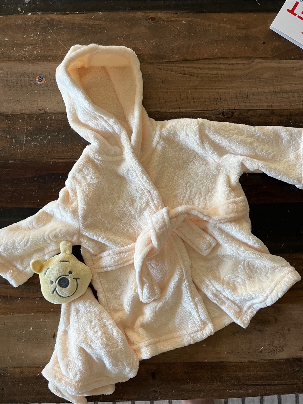 Disney pastel yellow/Cream Hooded Plush Kids Robe with Pooh lovey Toy